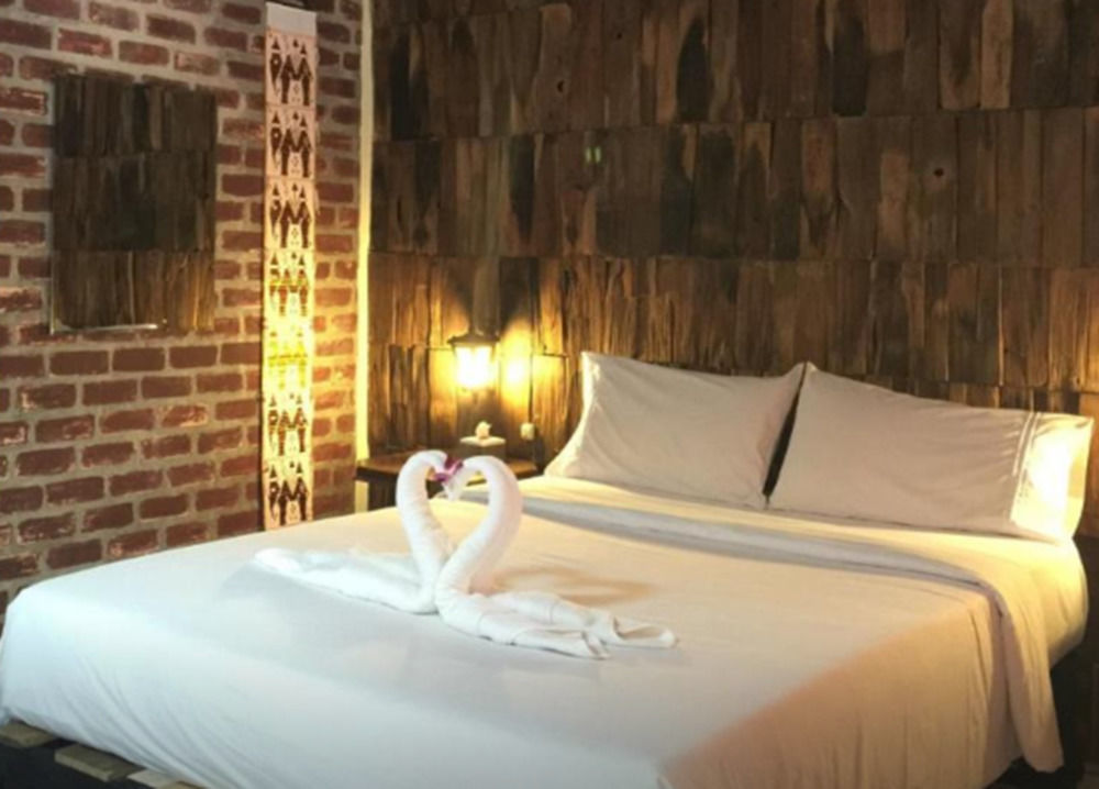 Baan Thai Homestay By Bgb Villas Ката Бийч Екстериор снимка