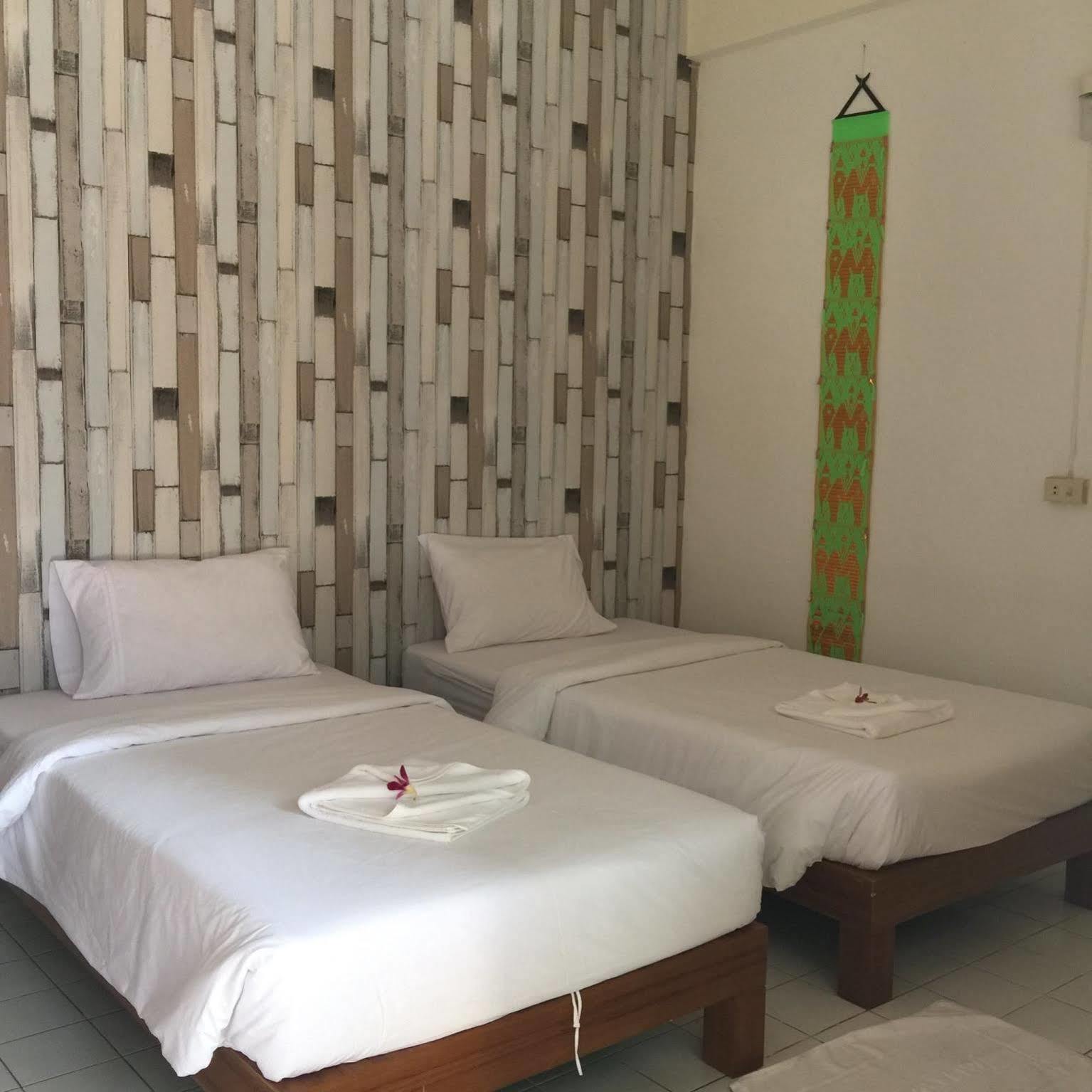 Baan Thai Homestay By Bgb Villas Ката Бийч Екстериор снимка